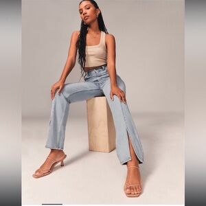 Abercrombie 90s Ultra High Rise Straight Jeans Light Wash- Split leg
